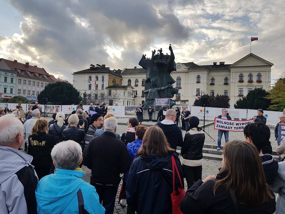 Czarny Protest w Bydgoszczy. Nie składamy parasolek!